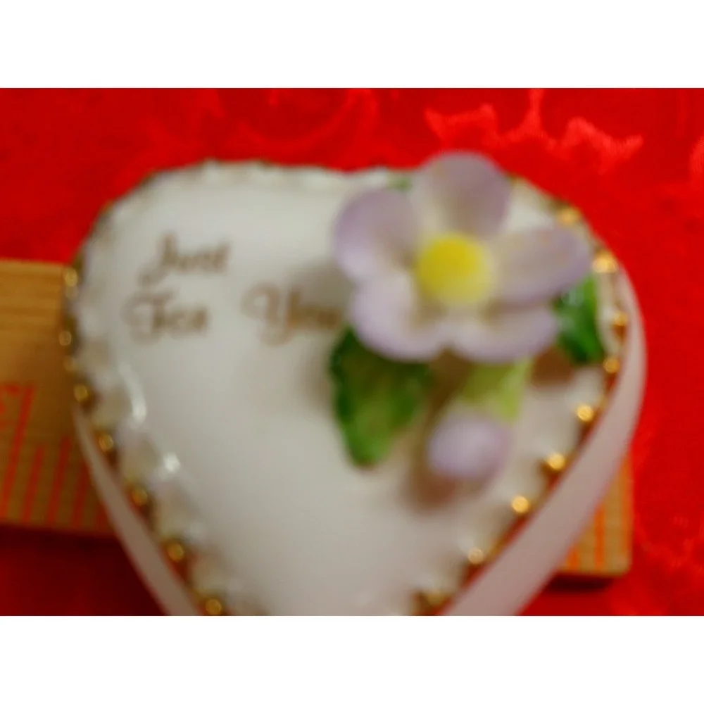 Brookstone Heart Trinket Box‎ OS White Just For You Porcelain Purple Flower Gold
